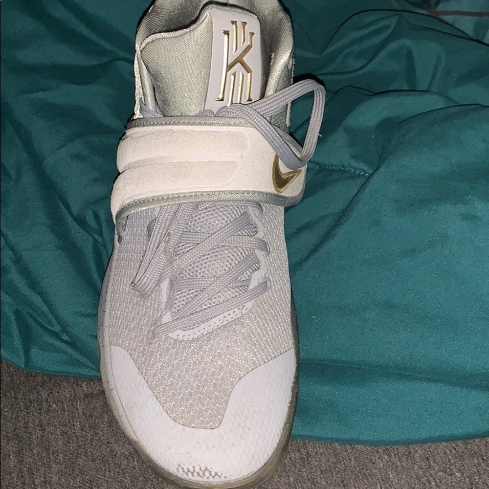 Shoes - Picture 2 of 3